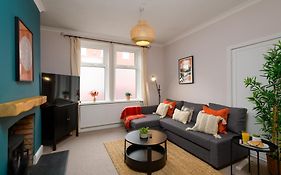 Joseph Suite I Near Gavin And Stacey House I Barry High Street I Barry Train Station I Barry Island With Wifi I Parking And Easy Cardiff Access